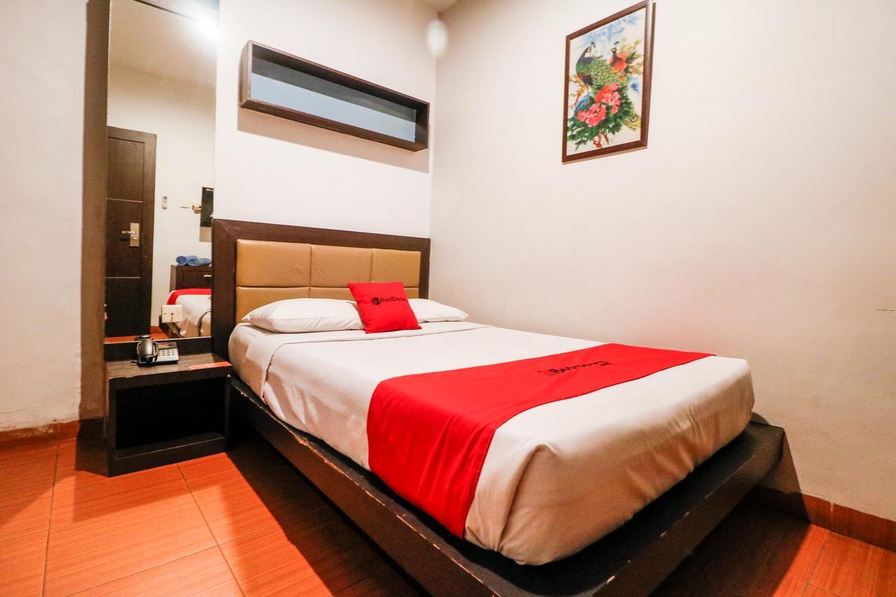 Reddoorz Plus Near Pasar Wisata Pekanbaru Esterno foto