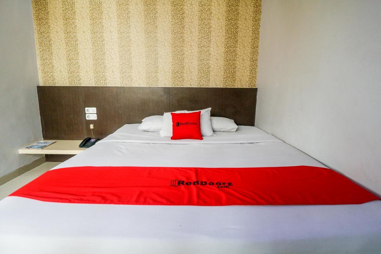Reddoorz Plus Near Pasar Wisata Pekanbaru Esterno foto