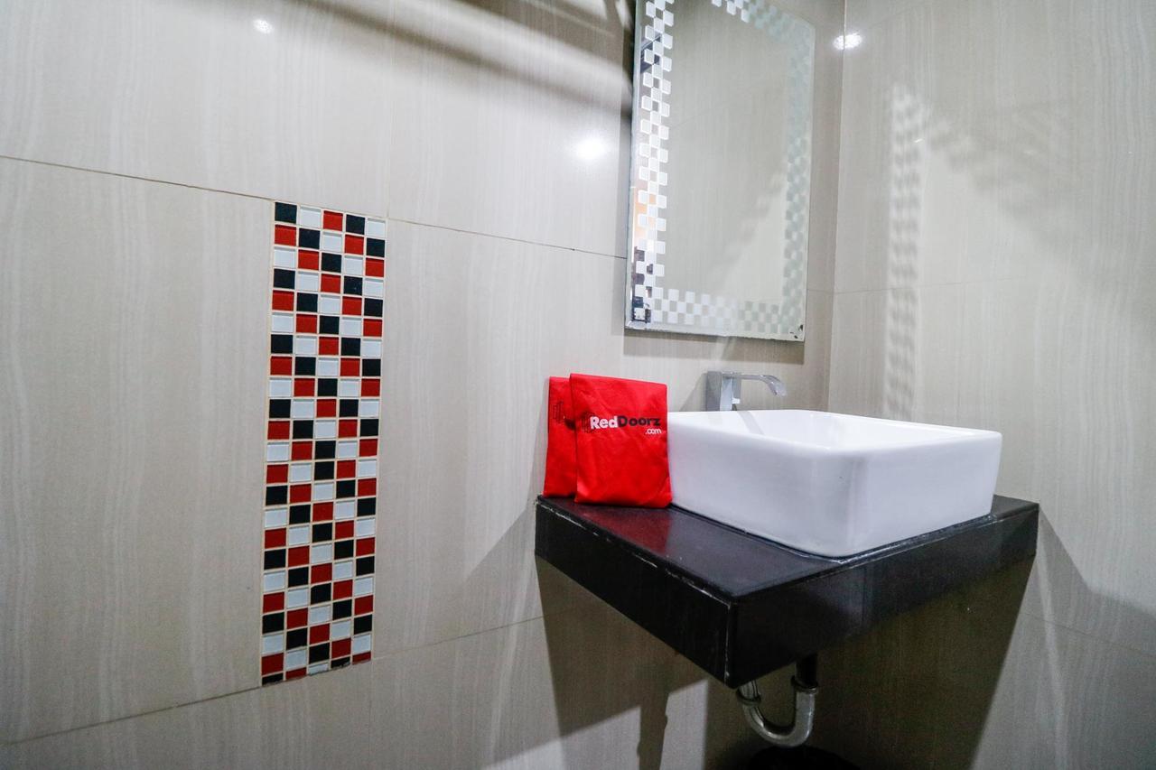 Reddoorz Plus Near Pasar Wisata Pekanbaru Esterno foto