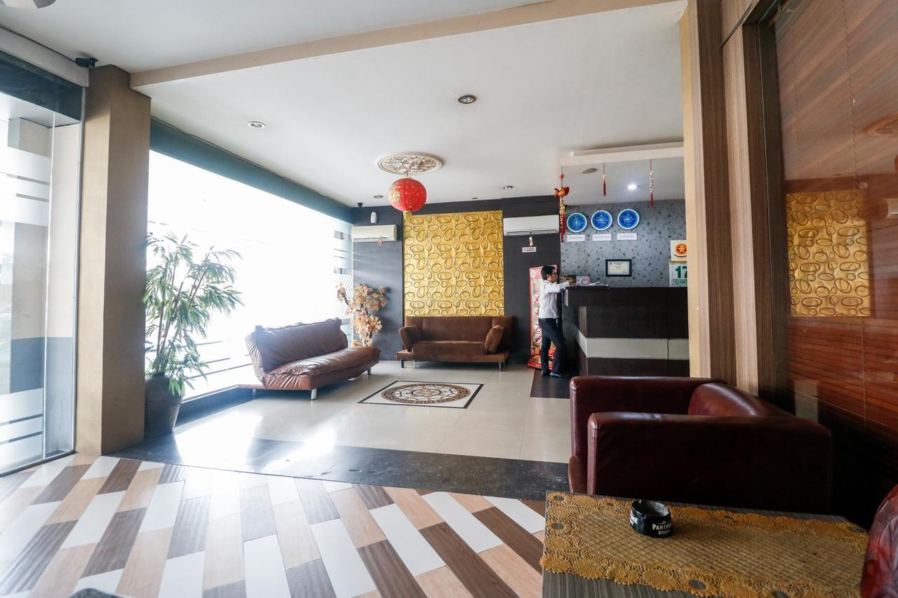 Reddoorz Plus Near Pasar Wisata Pekanbaru Esterno foto