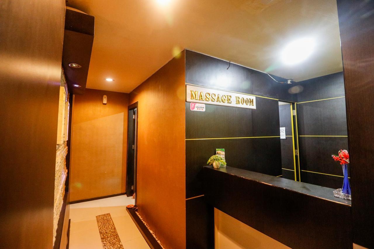 Reddoorz Plus Near Pasar Wisata Pekanbaru Esterno foto