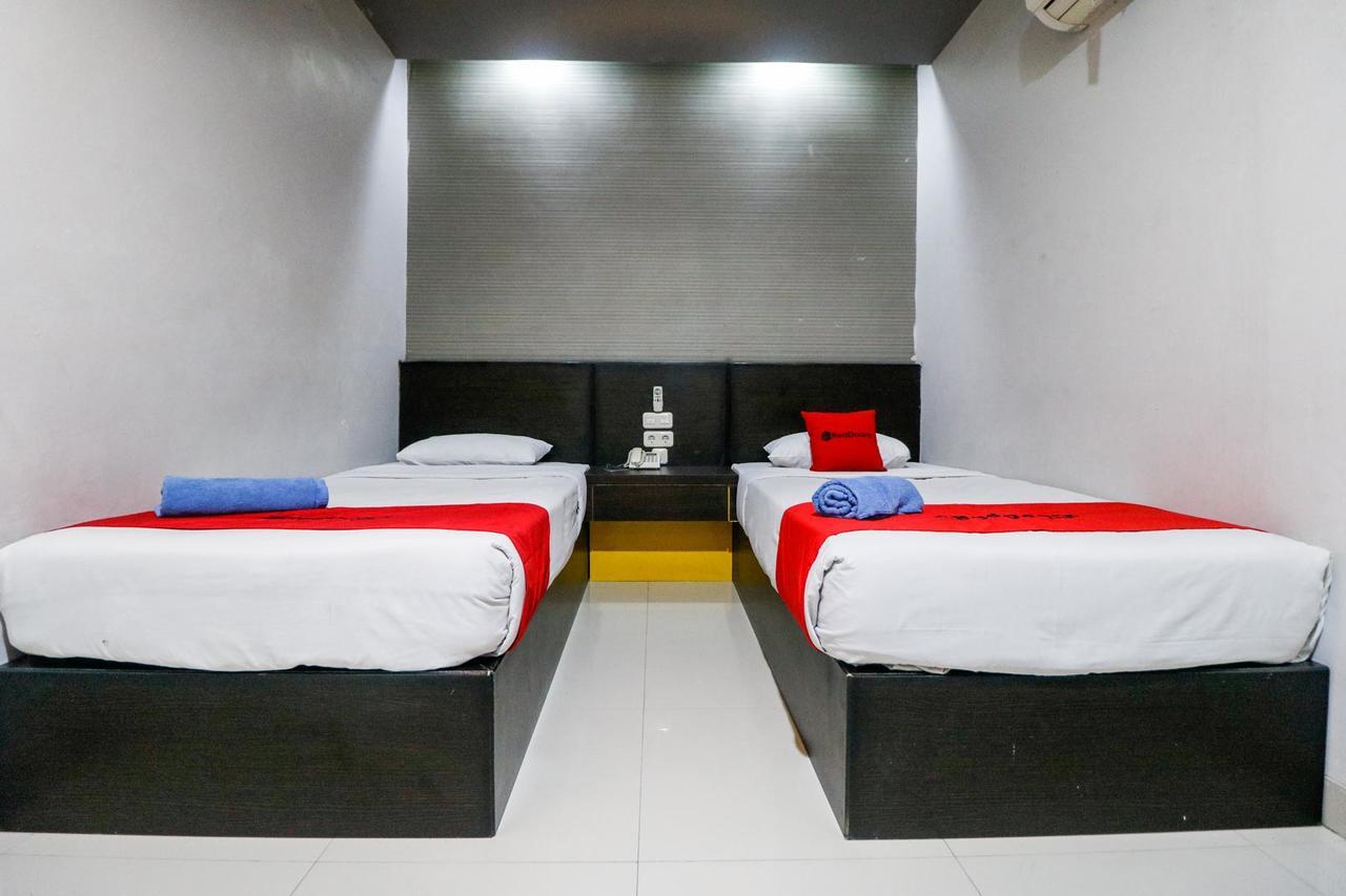 Reddoorz Plus Near Pasar Wisata Pekanbaru Esterno foto