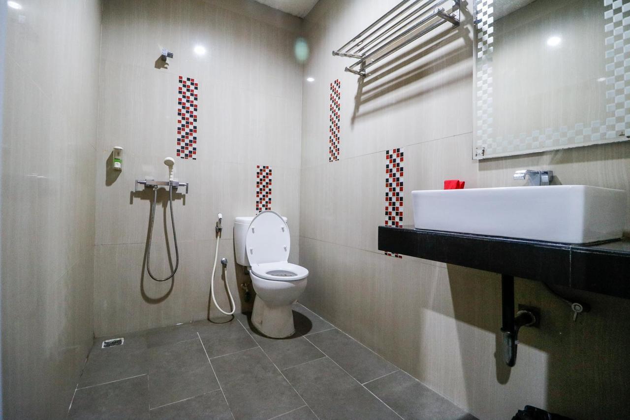 Reddoorz Plus Near Pasar Wisata Pekanbaru Esterno foto